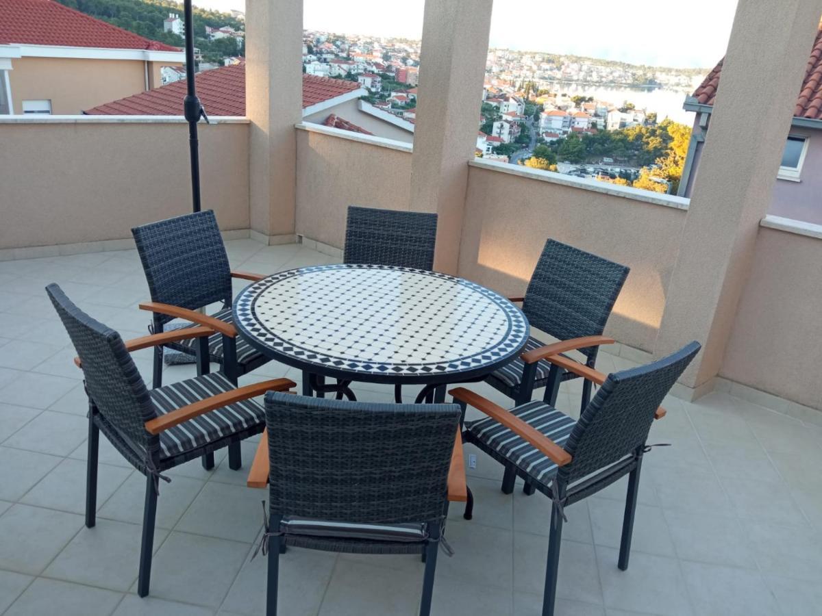 Apartmani Ferdi Trogir Eksteriør bilde
