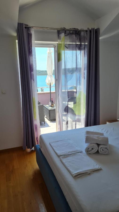 Apartmani Ferdi Trogir Eksteriør bilde
